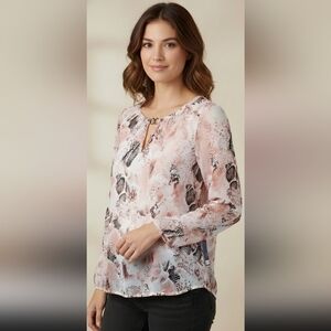 Jennifer Lopez Relaxed Pink and White Flutter Sleeve Blouse